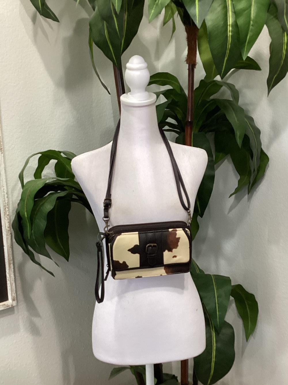 Bueno Cowhide Crossbody Wallet in Brown and Cream